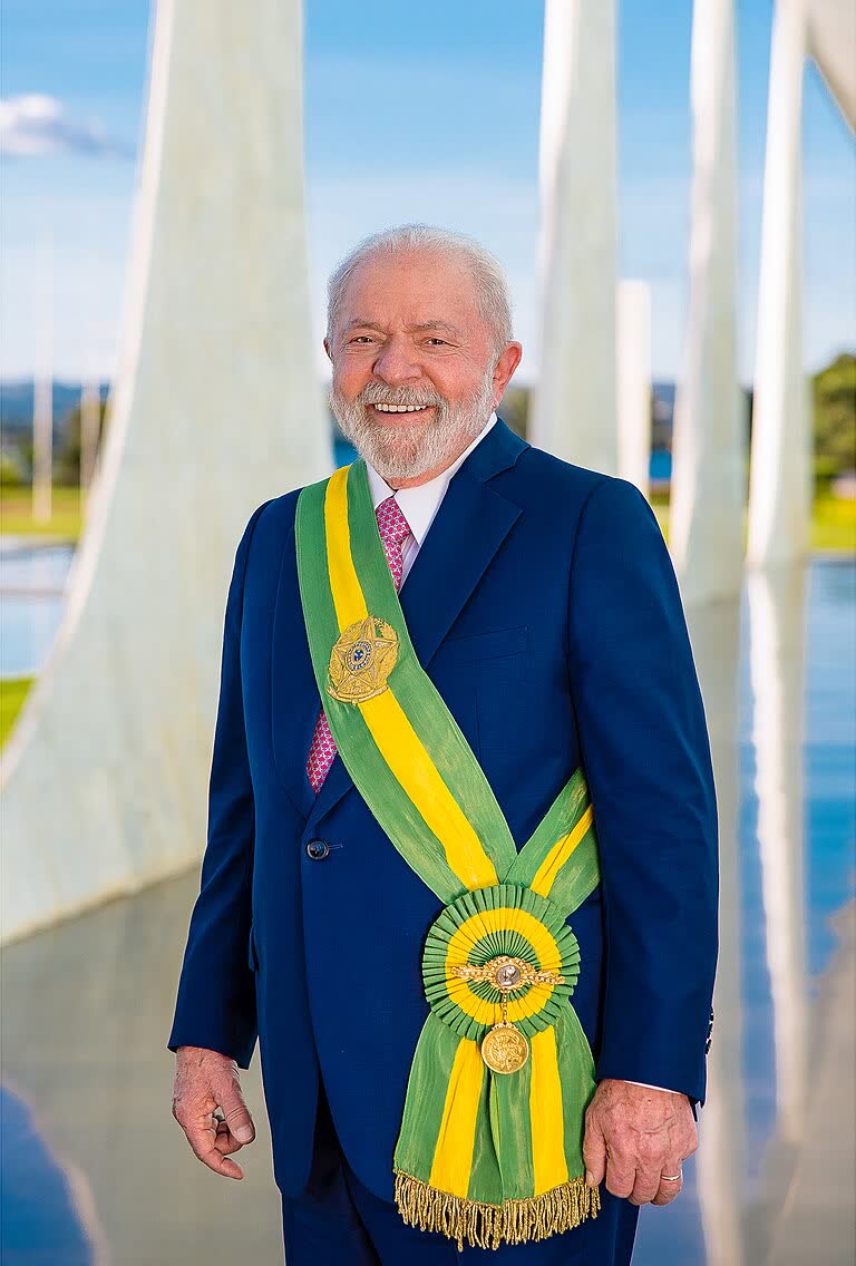 Retrato oficial de Luiz Inácio Lula da Silva con la banda presidencial