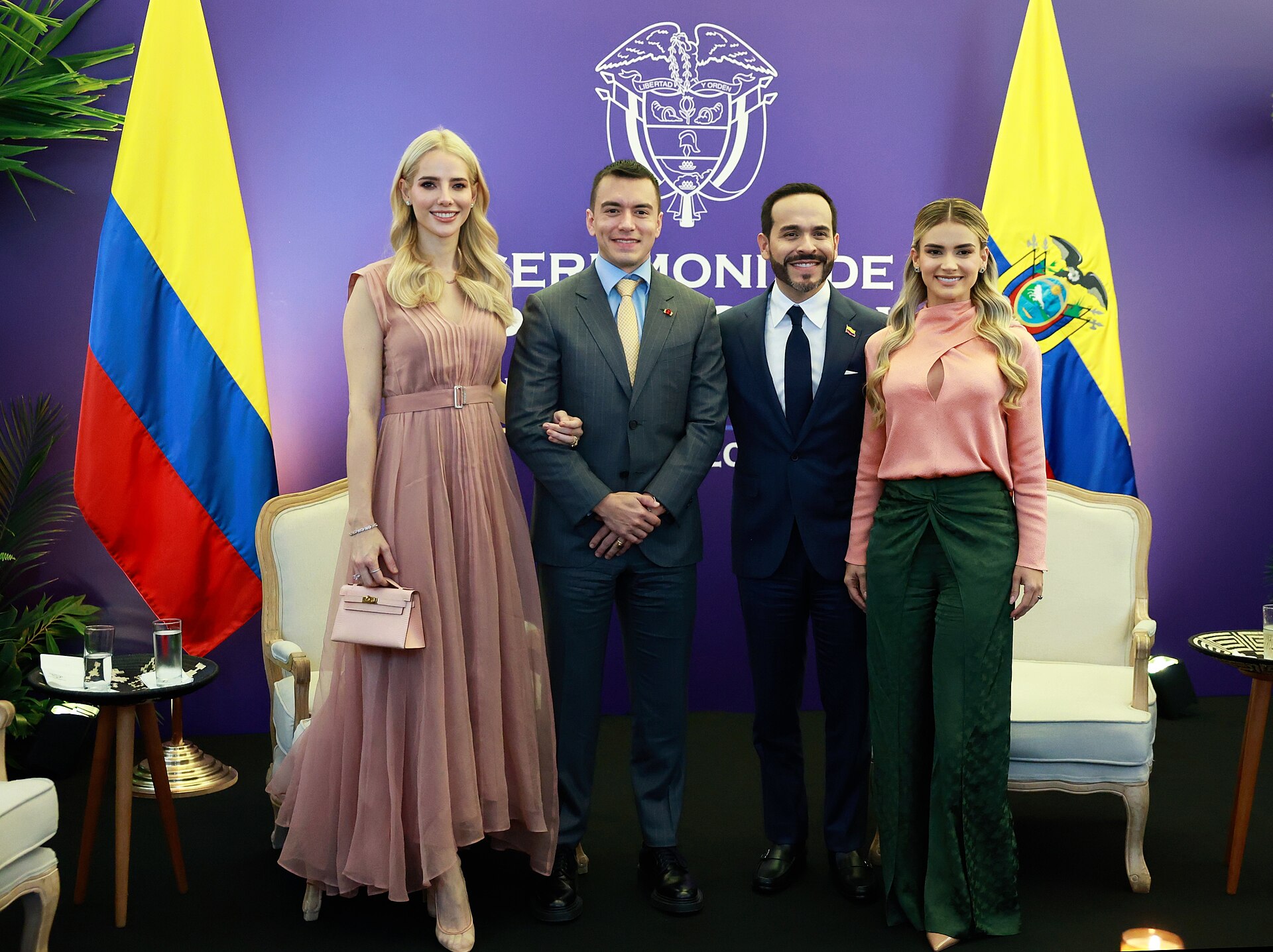 Abelardo de la Espriella (segundo por la derecha) con el presidente de Ecuador, Daniel Noboa, el día que asumió como presidente de Colombia, el 7 de agosto de 2026.