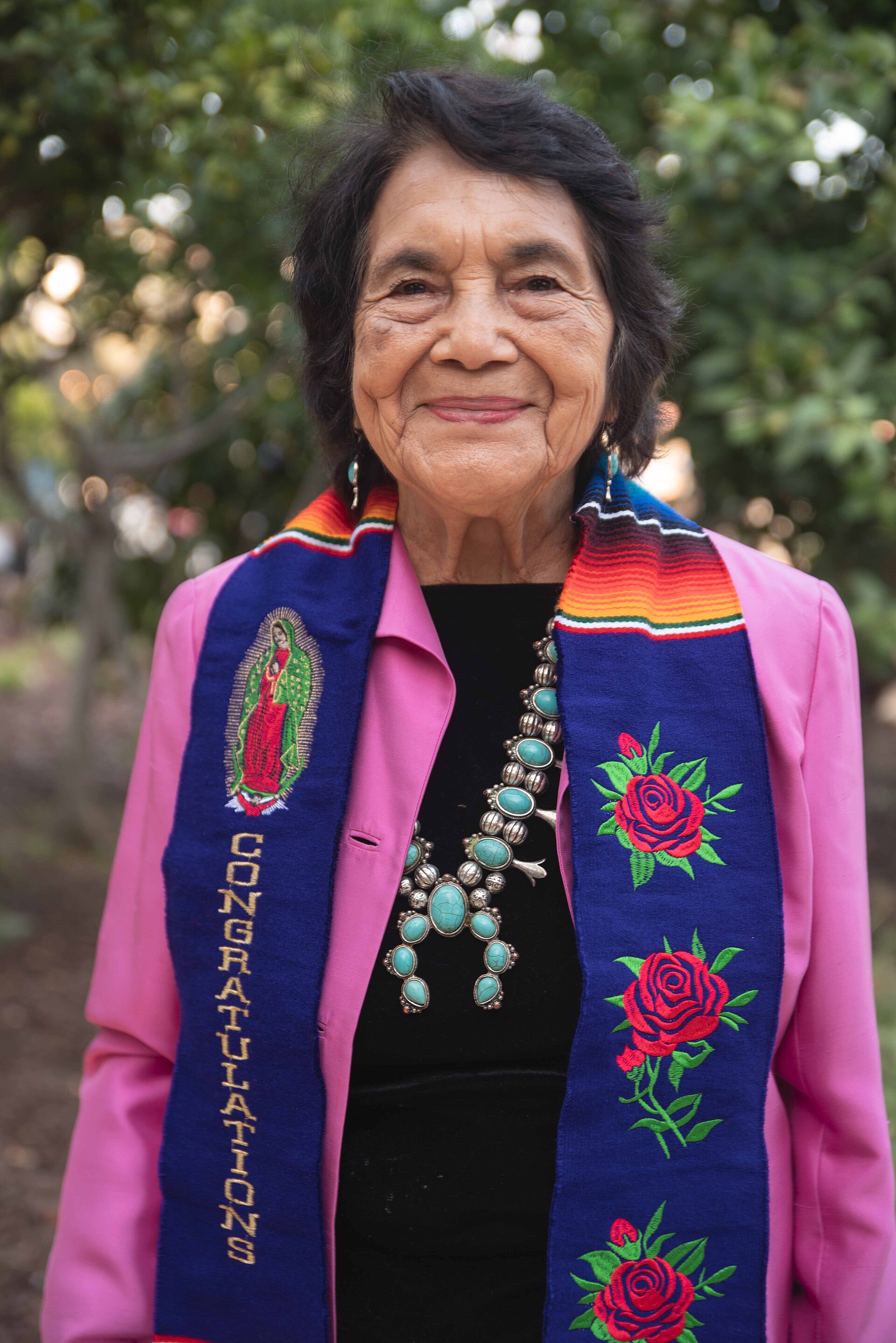 Dolores Huerta em 2023: com mais de 90 anos, ainda fazia discursos pelo país inteiro.