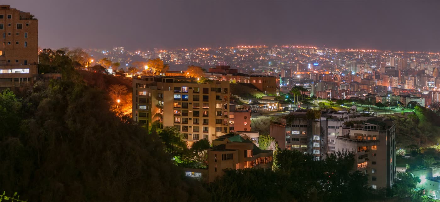 Vista panorámica de Caracas de noche